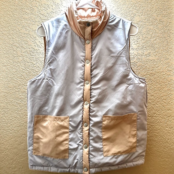 Hem & Thread Reversible Color Block Puffer Vest - Picture 10 of 15